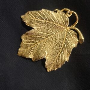 Gorgeous Vintage Maple Pin brooches